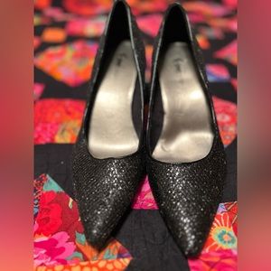 Black sequined high heels/pumps